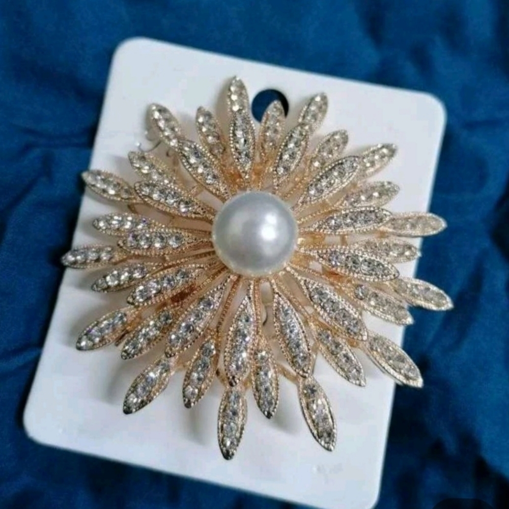 COPY - Rhinestones & Faux Pearl rose gold color brooch pin